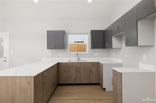 Building Photo - 2700 Mockingbird Rd