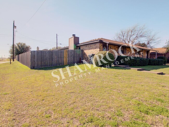 Building Photo - 1419 Chapel Ridge Rd