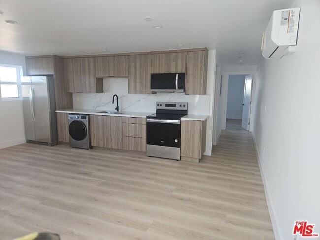 Building Photo - 3209 W 18th St