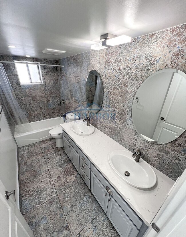 Building Photo - 3507 S Kerckhoff Ave