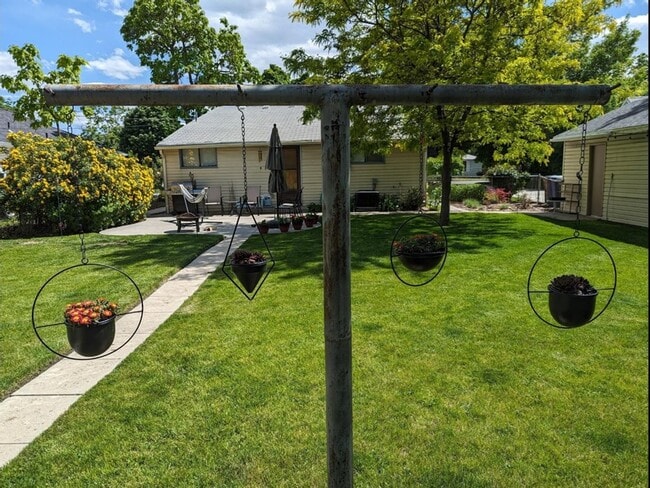 Building Photo - Poplar Grove 3 bd. House! Pets ok! Love the yard!