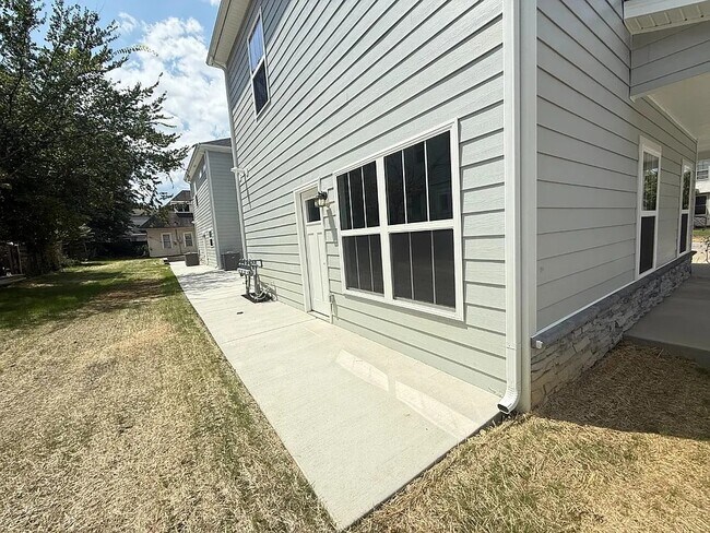 Building Photo - 717 Vincennes St