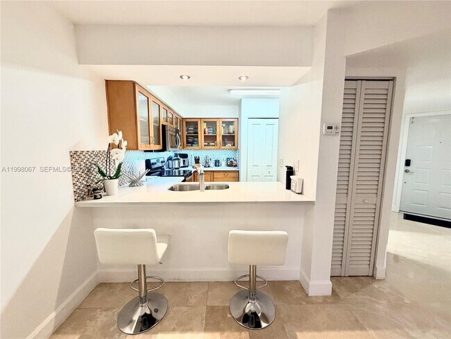 Building Photo - 15405 N Miami Lakeway