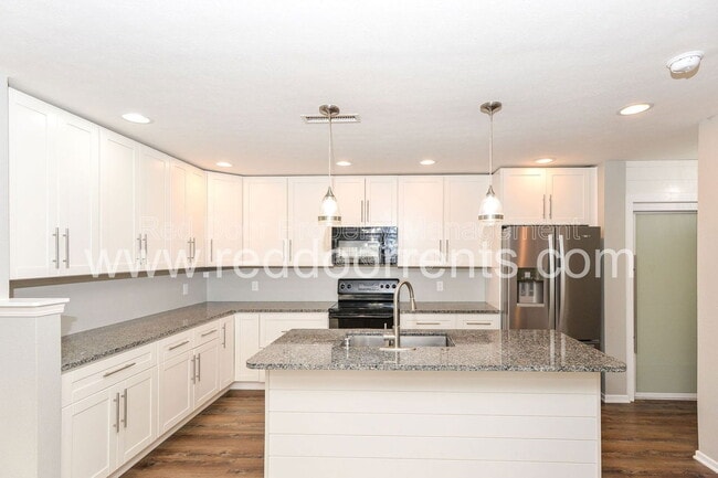 Building Photo - 15445 Border Dr