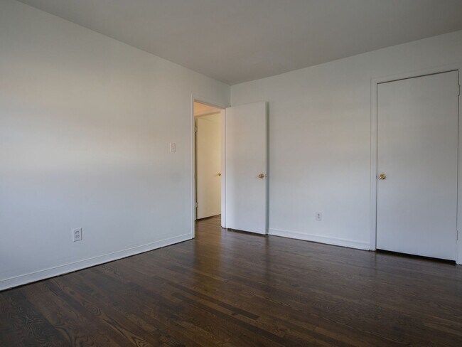 Building Photo - Charming 3BR Brick Ranch