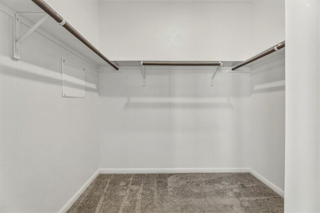 Building Photo - 1015 Vista View Dr