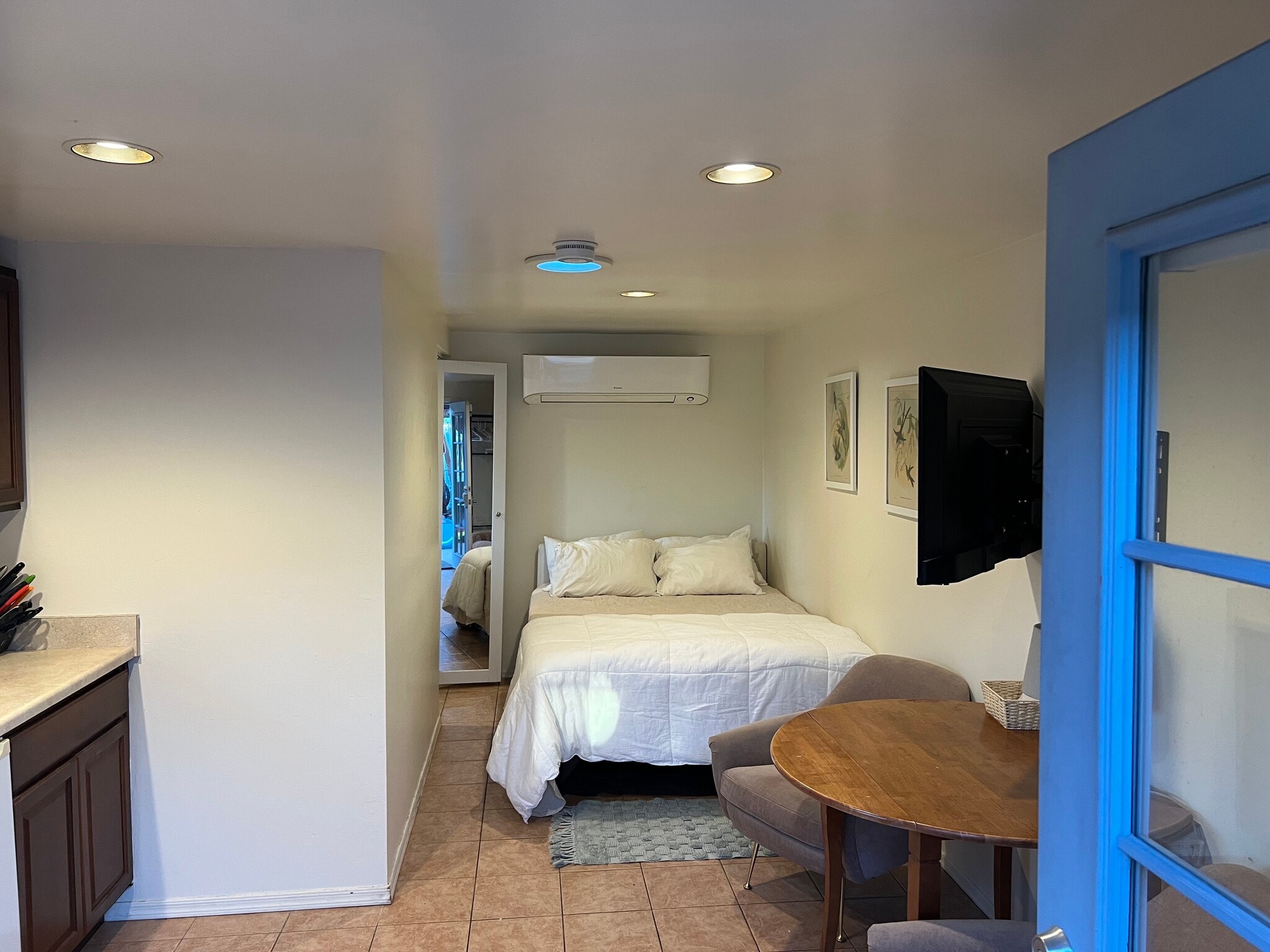 Building Photo - 2232 N Evergreen St