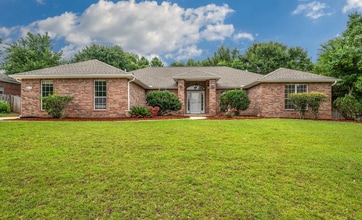 Building Photo - 4 bedroom 2 bathroom