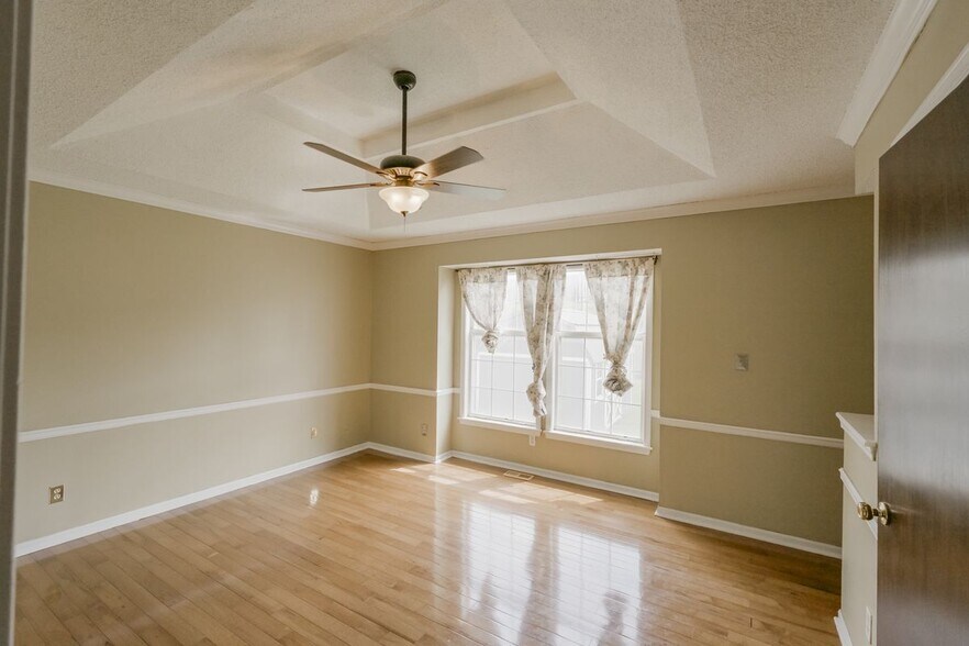 Building Photo - 10725 Cleveland Ave