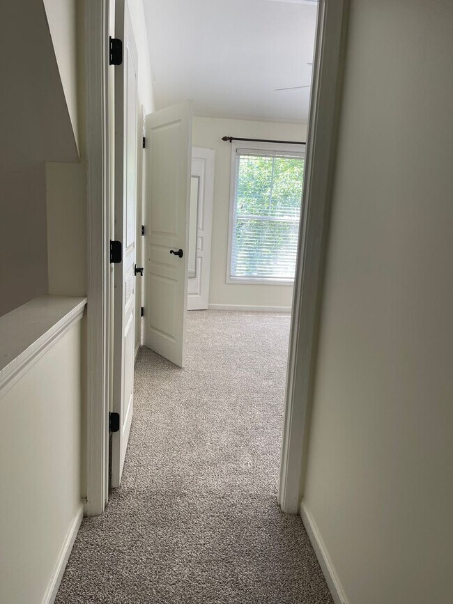 Building Photo - Lovely Condo in Gated Community at Brookwo...