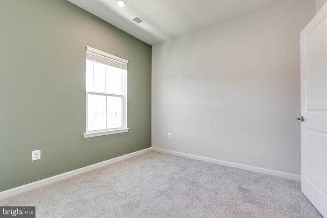 Building Photo - 188 Woodgate Cir