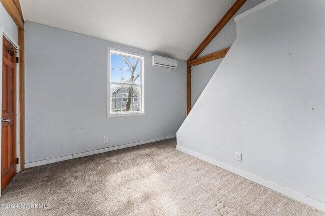 Building Photo - 12 5th St
