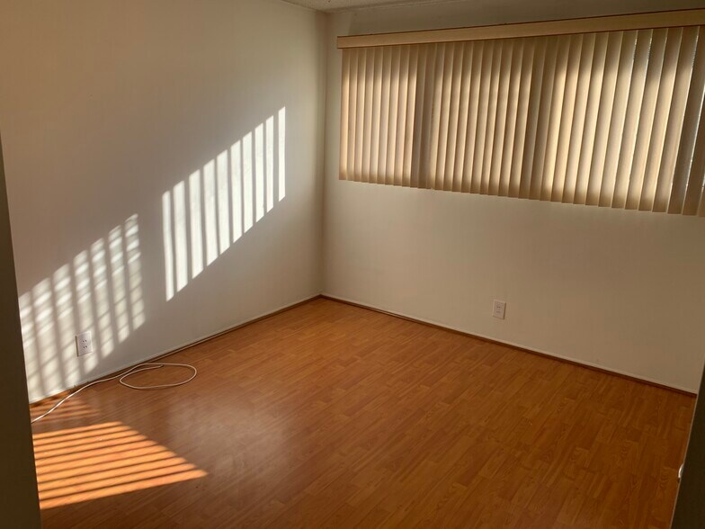 Building Photo - 1221 S Sherbourne Dr