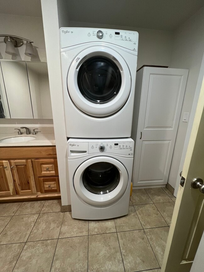 Building Photo - 151 Toftum Ln