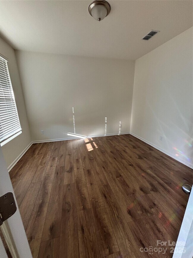 Building Photo - 1449 Harleston St