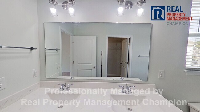 Building Photo - Beautiful 3 BD/2 BA Home in Porters Walk