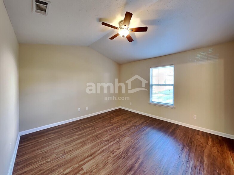 Building Photo - 634 Mable Dr