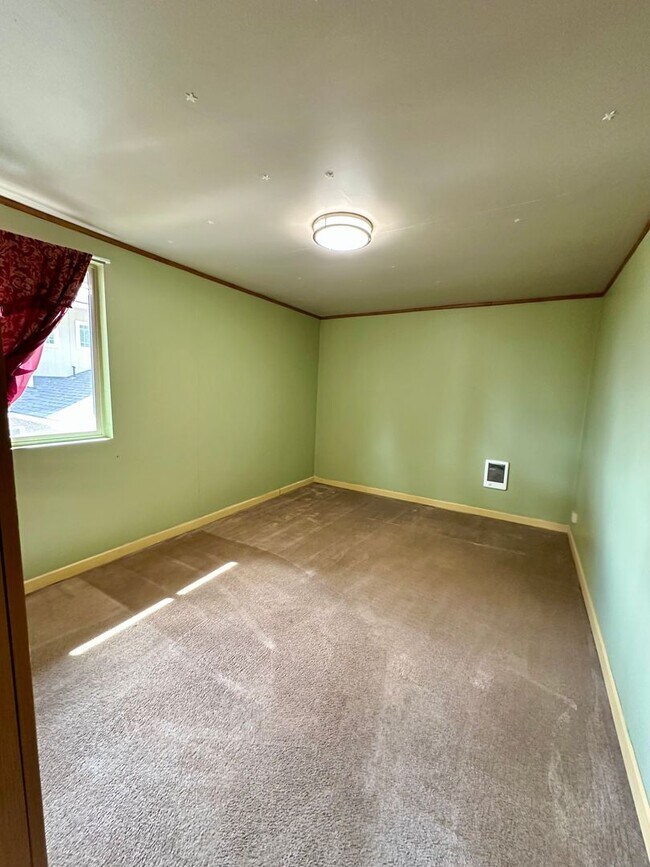 Building Photo - 1409 NW Portland Ave