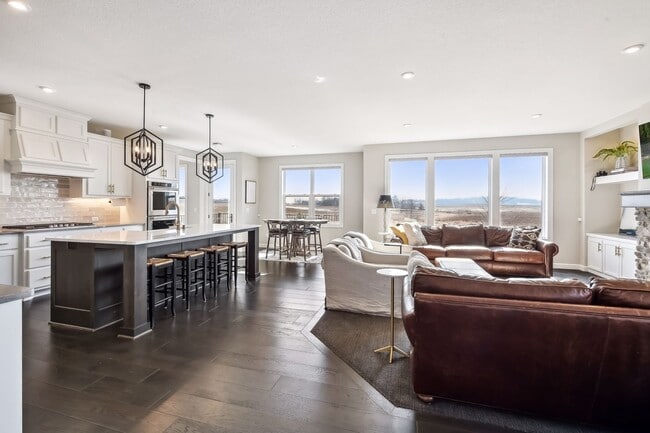 Building Photo - 2275 Lakeshore Point Dr N E