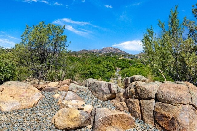 Building Photo - Beautiful Home in a Stunning 55+ Community...