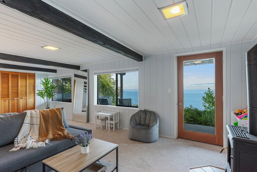 Building Photo - 2038 S Breezy Point Rd