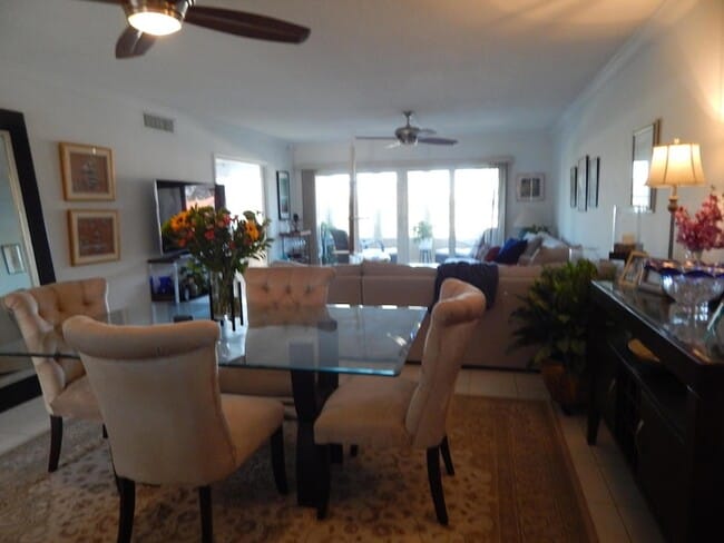 Building Photo - 2829 NE 33rd Ct