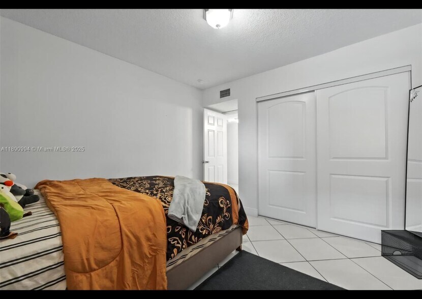 Building Photo - 1800 W 54th St