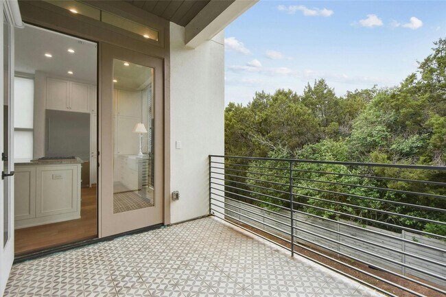 Building Photo - 2510 Sutherland St