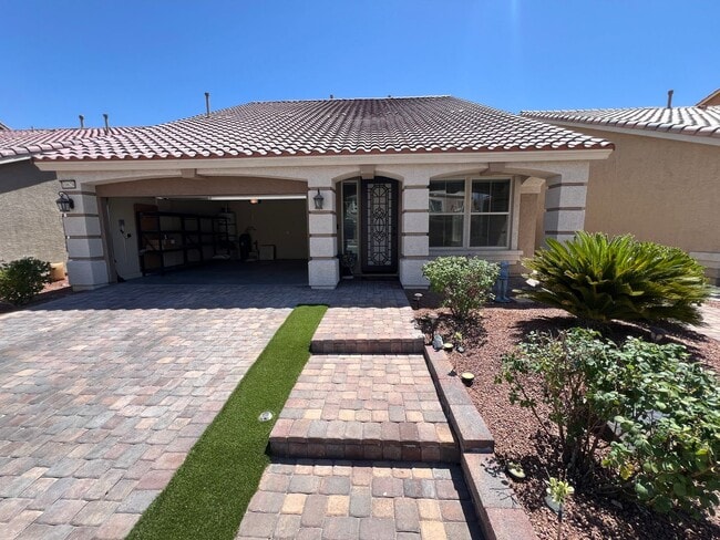 Building Photo - A Fantastic 4 Bedroom Home with the primary Downstairs, in Silverado Ranch
