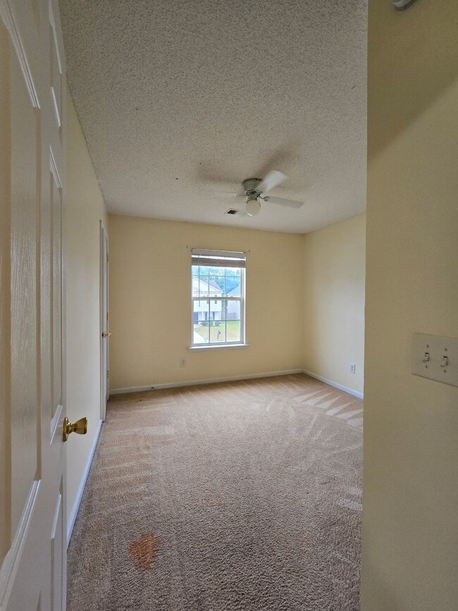 Building Photo - 1601 Ruger Dr