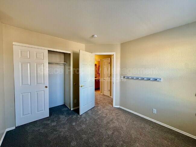 Building Photo - 2830 Calkins Pl