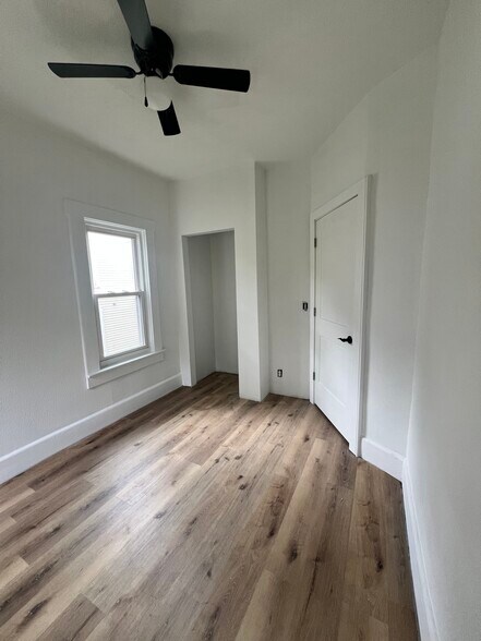 Building Photo - 439 S Parker Dr