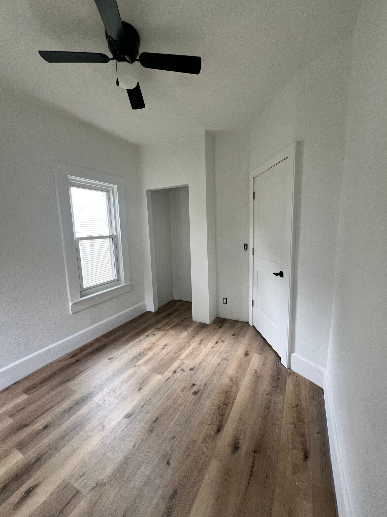 Building Photo - 439 S Parker Dr