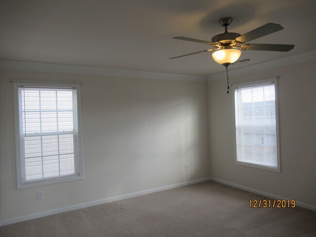 Building Photo - 220 Roudabush Dr NW