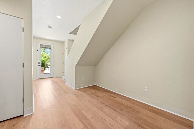 Building Photo - $2,595.95- 3 Bed, 3 Bath Townhome in Aurora with Central AC and In Unit Laundry!