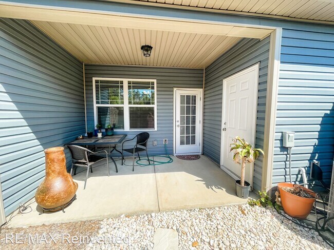 Building Photo - 2 br, 2.5 bath House - 692 Red Cedar Court