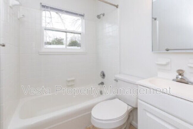 Building Photo - 130 Reems Creek Rd