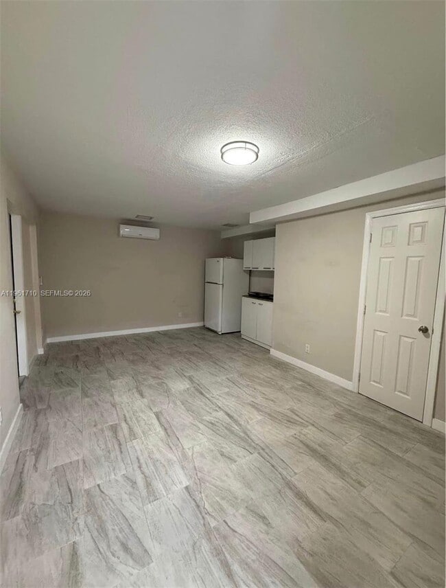 Building Photo - 1605 NW 11th Pl