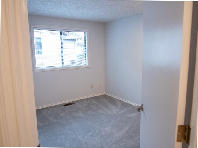 Building Photo - 15729 NE Fremont St