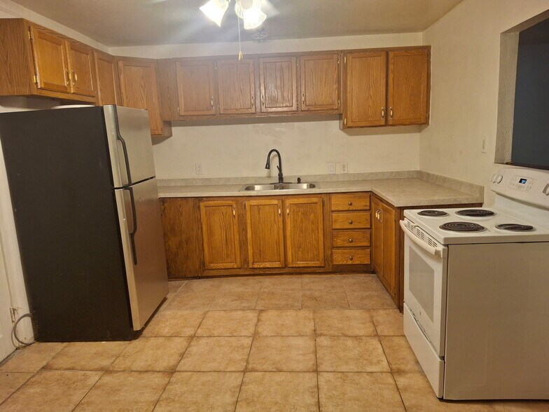 Building Photo - 415 N 13th St