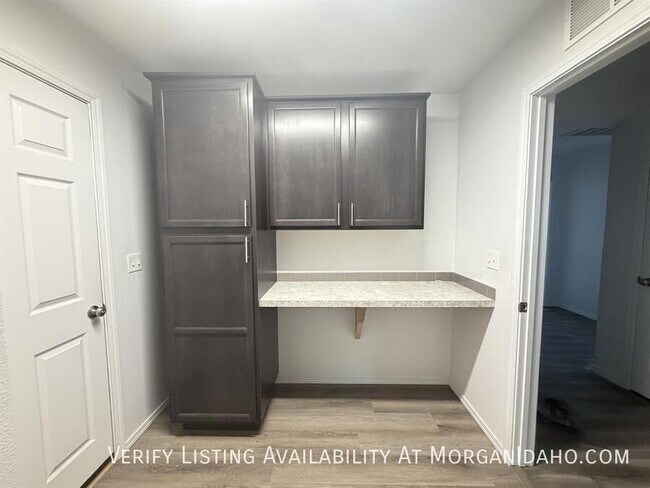 Building Photo - 7690 E Willard Dr