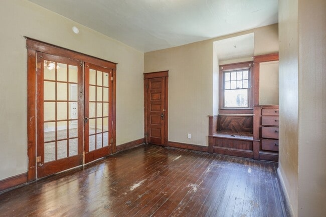 Building Photo - 1060 Grand Ave