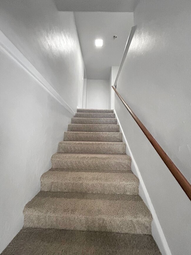 Building Photo - Welcome to this newly remodeled gem located in the heart of Collier, PA.