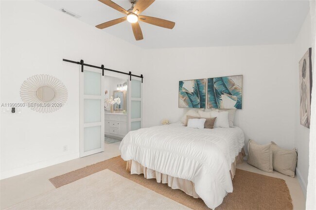 Building Photo - 15465 Lake Magnolia Pl