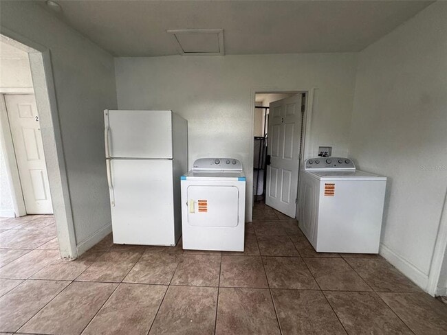 Building Photo - 638 Columbia St