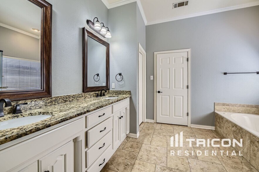Building Photo - 4110 Coachman Ln