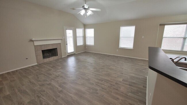 Building Photo - 1319 Colonial Manor Dr