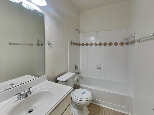 Building Photo - 17247 Marquette Point Ln