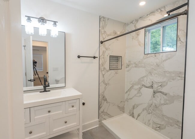 Building Photo - 3822 Bakers Ferry Rd SW