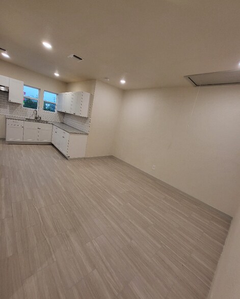 Building Photo - 647 Hammond Ave